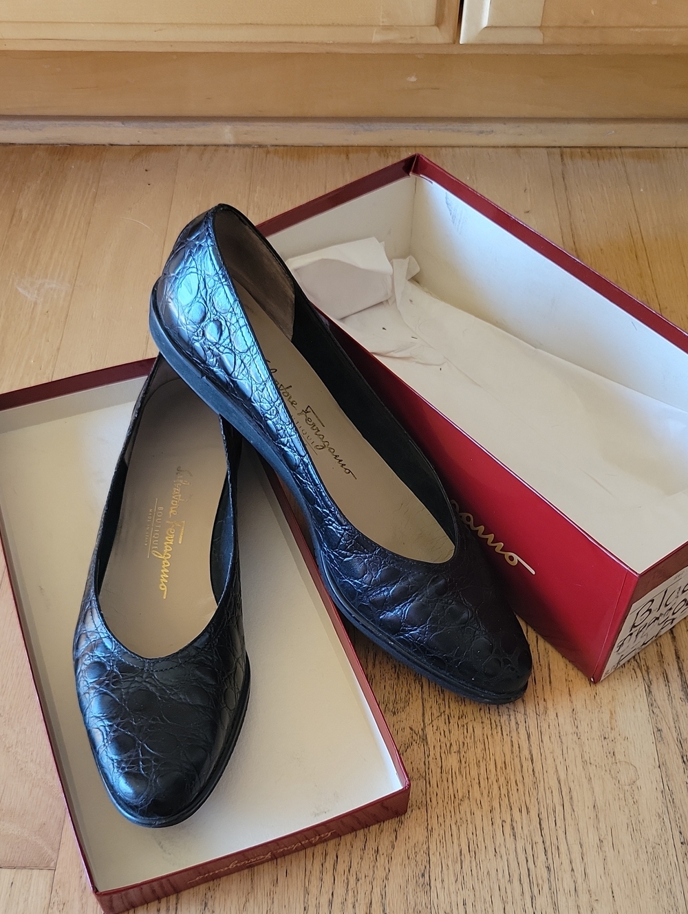 Salvatore Ferragamo Womens‎ Black Croc Print Flats Size 11 4A
